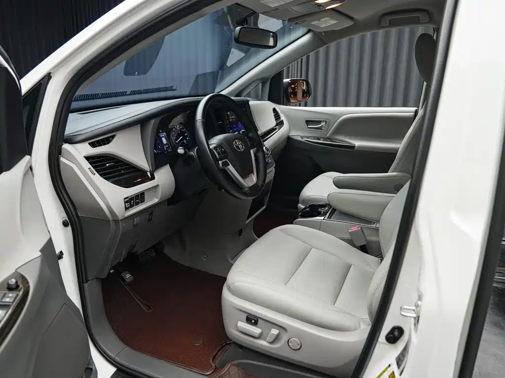 Toyota Sienna — миниатюра 8