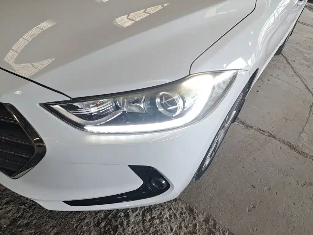 Hyundai Elantra — миниатюра 24