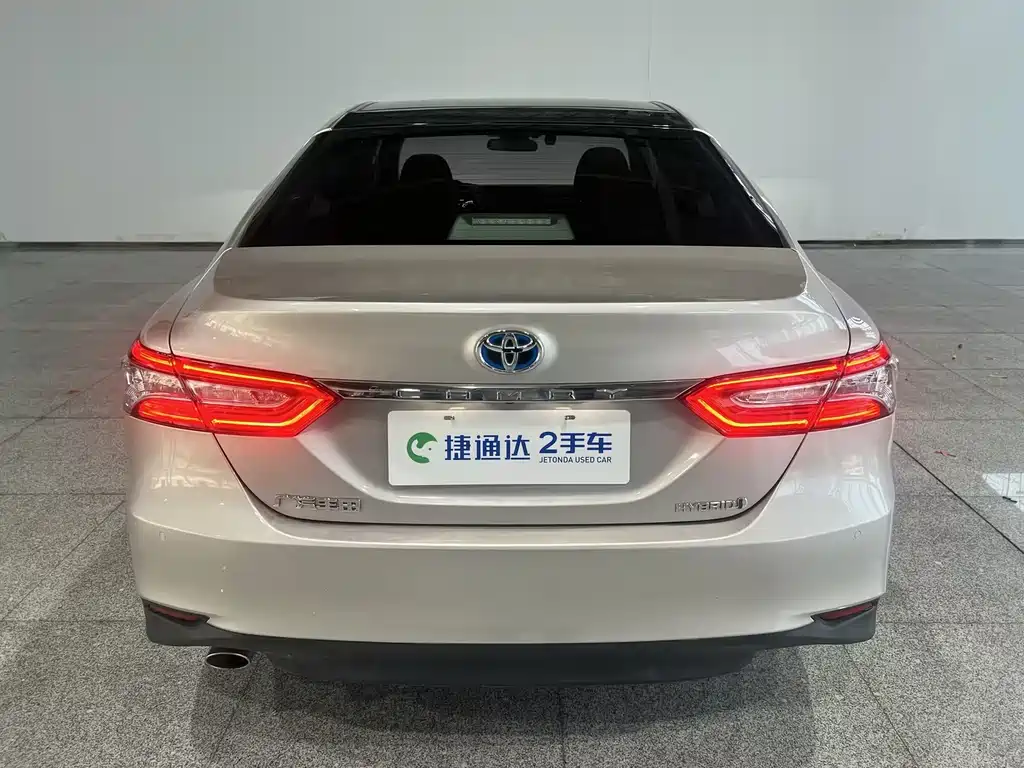 Toyota Camry — миниатюра 17