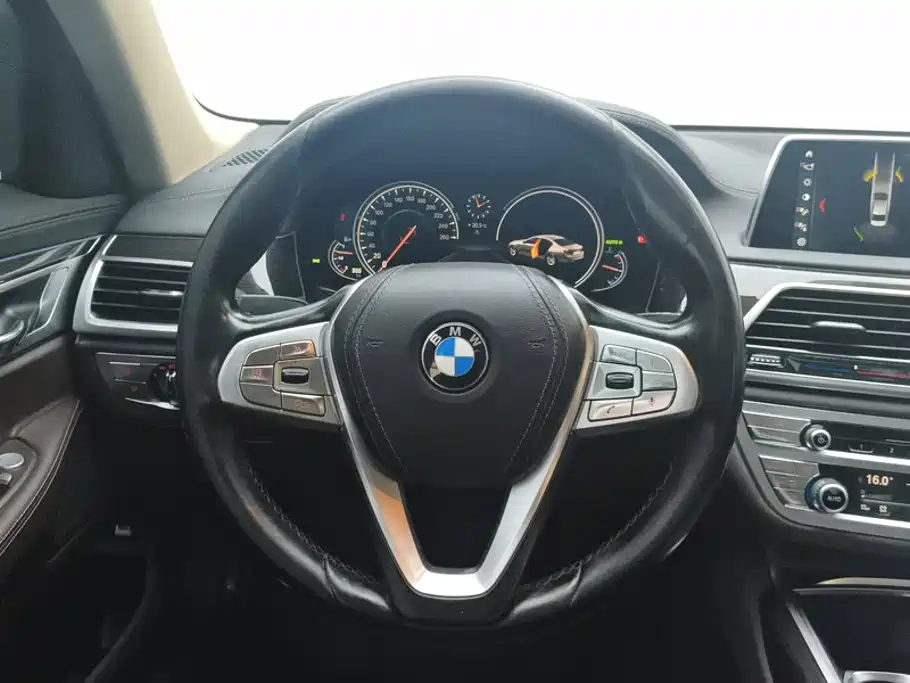 BMW 7 Series — миниатюра 15
