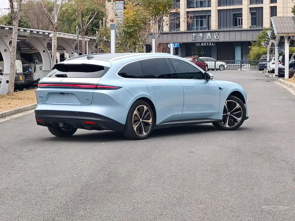 NIO NIO ET5T
