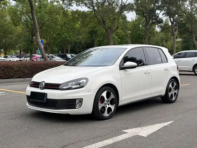 Volkswagen Golf GTI