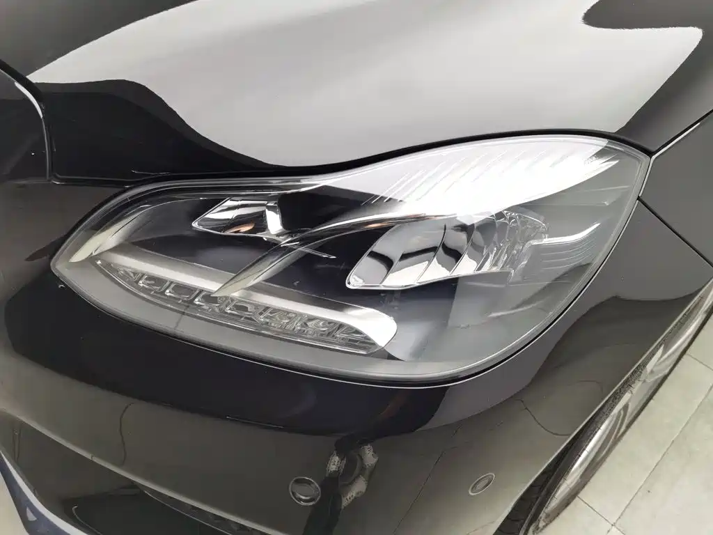 Mercedes-Benz E-Class — миниатюра 7