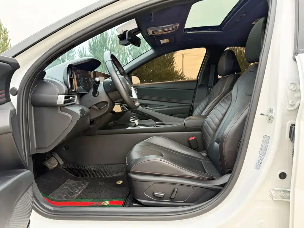 Hyundai Elantra — миниатюра 13