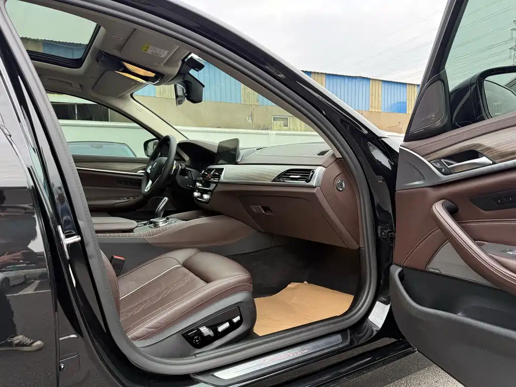 BMW 5 Series — миниатюра 23