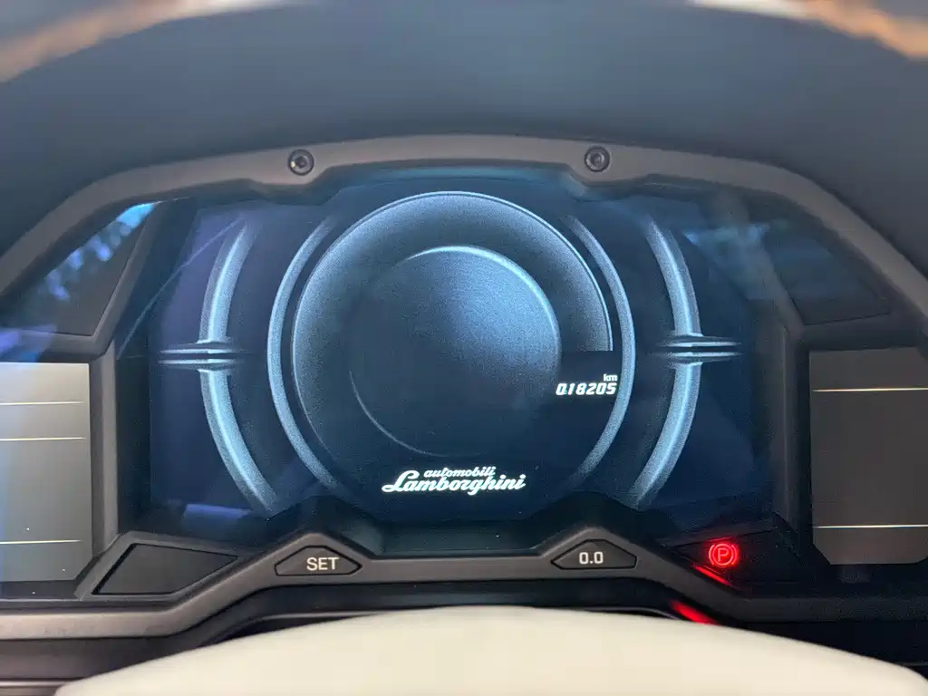 Lamborghini Aventador — миниатюра 13