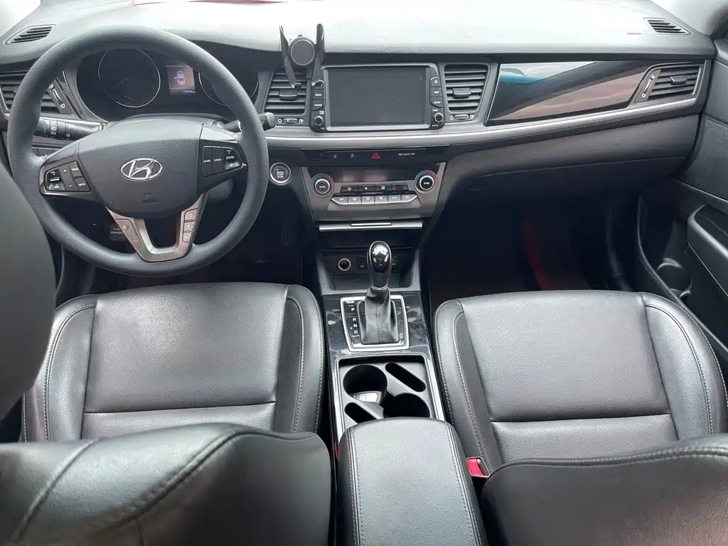 Hyundai Mistra 2017 1.8L AT GLS V