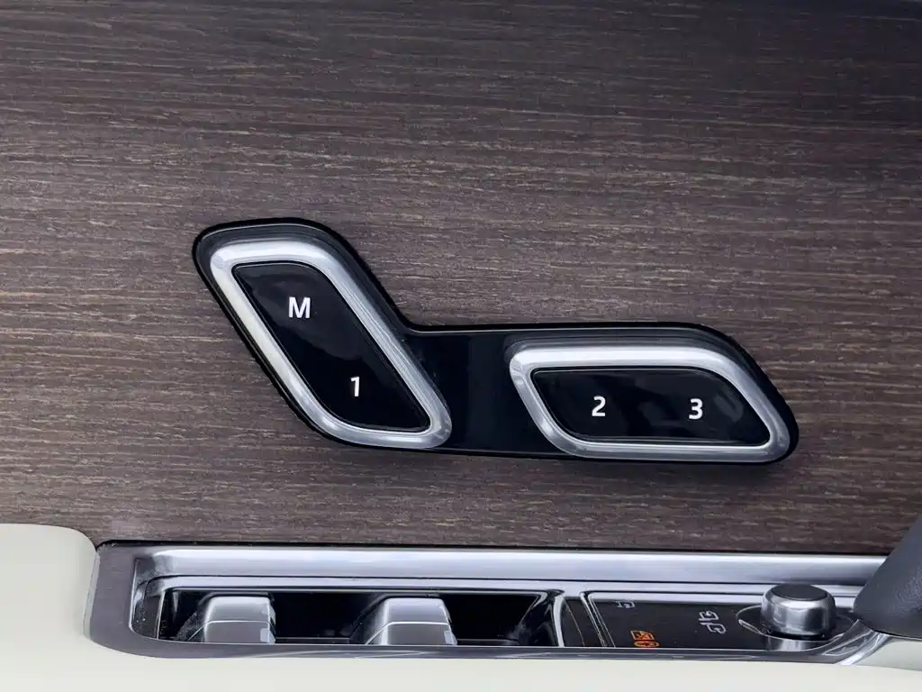 Land Rover Range Rover — миниатюра 17
