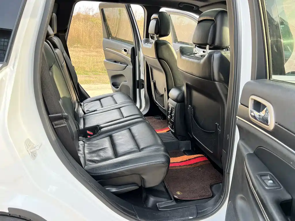 Jeep Grand Cherokee (Import) — миниатюра 17