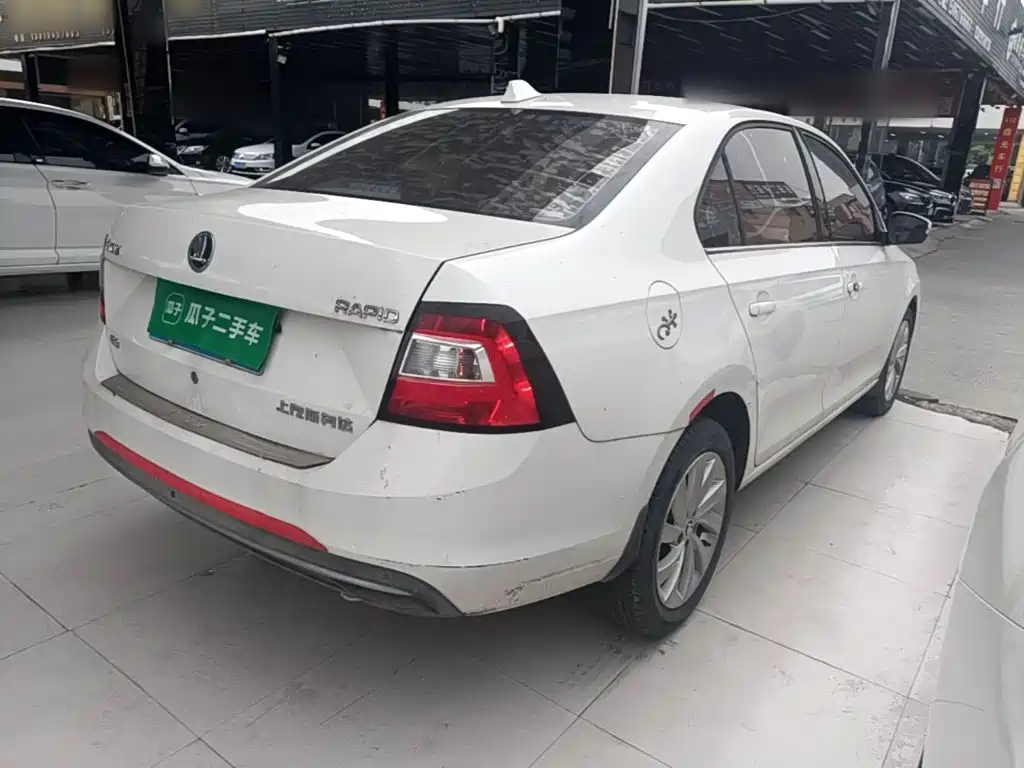 Skoda Rapid — миниатюра 7