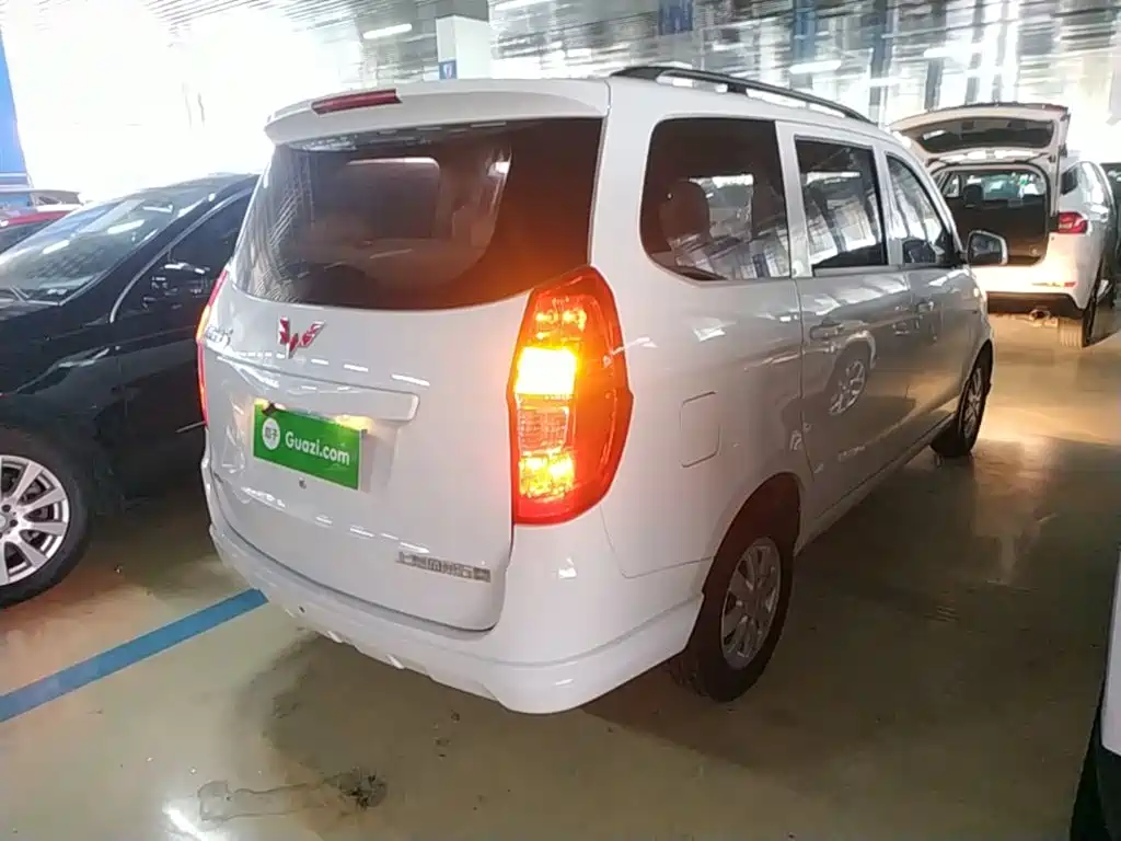 Wuling Hongguang — миниатюра 7