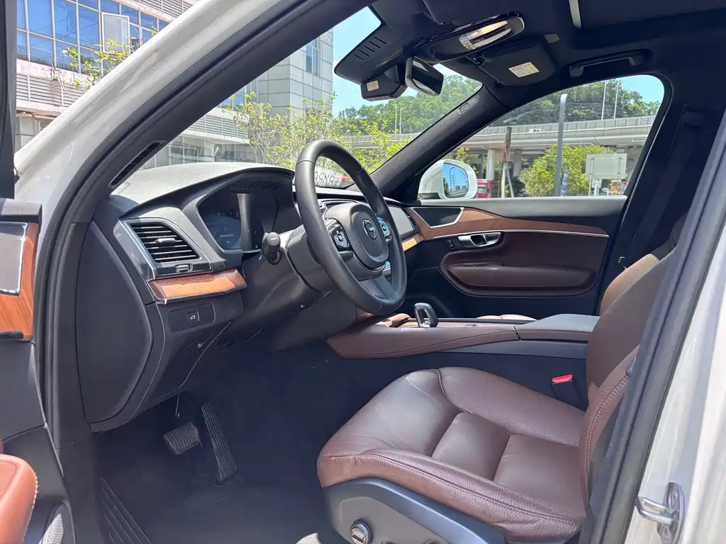 Volvo XC90 2023 B5 Luxury 5 мест