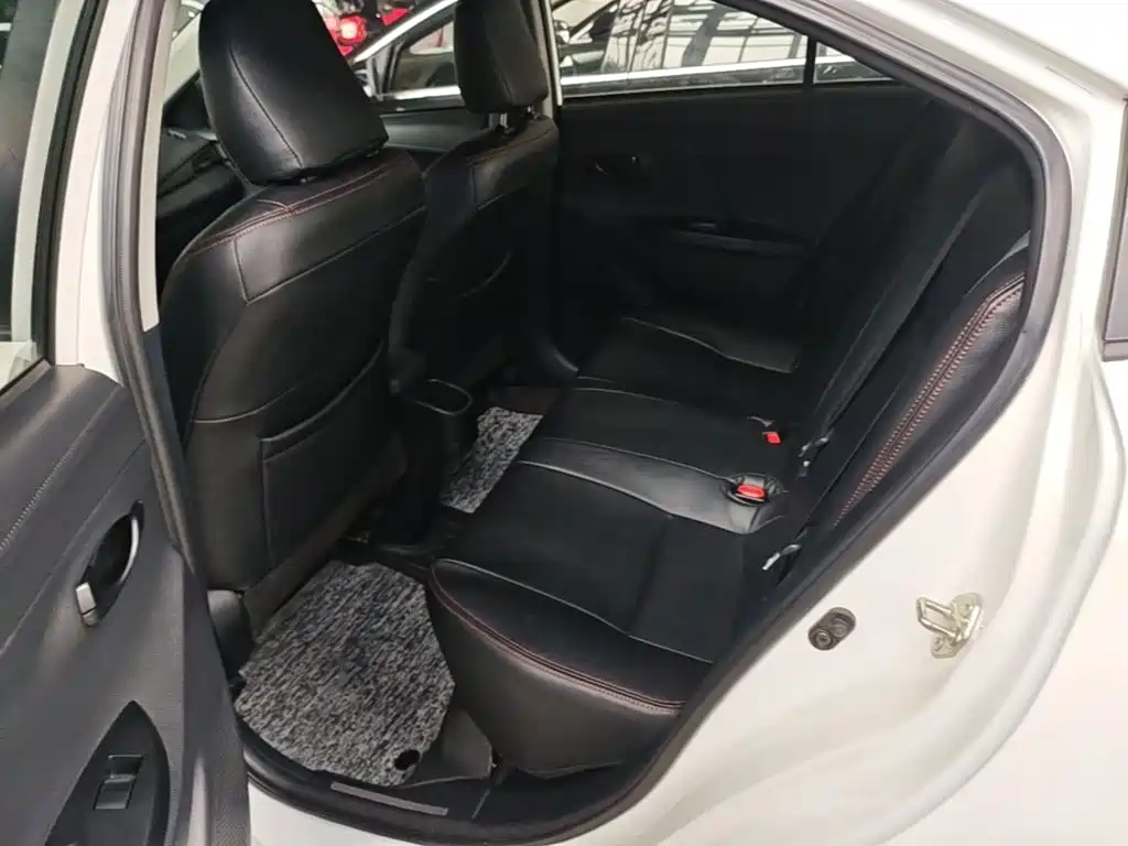 Toyota Yaris L — миниатюра 17