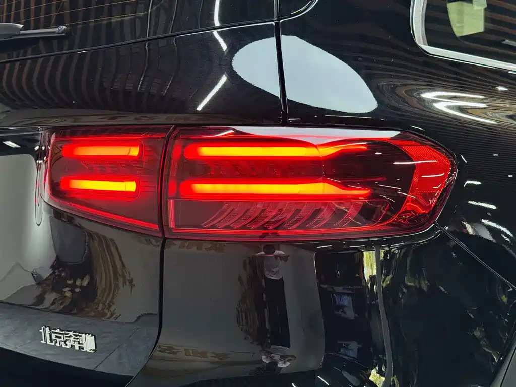 Mercedes-Benz GLB — миниатюра 18