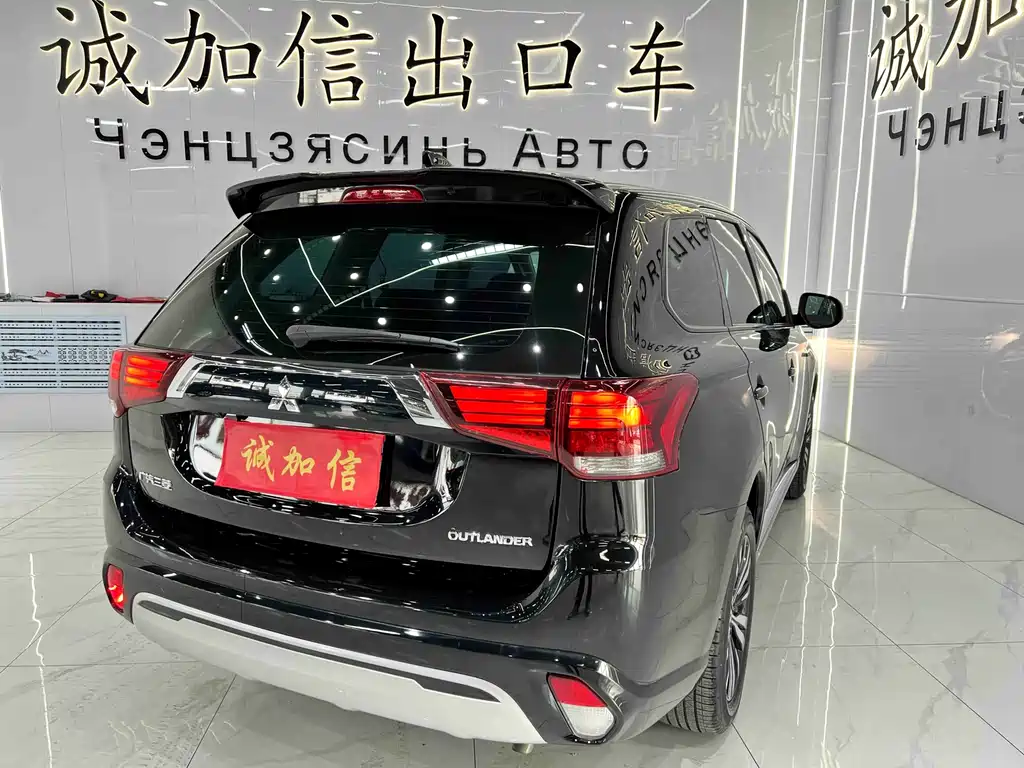 MITSUBISHI OUTLANDER