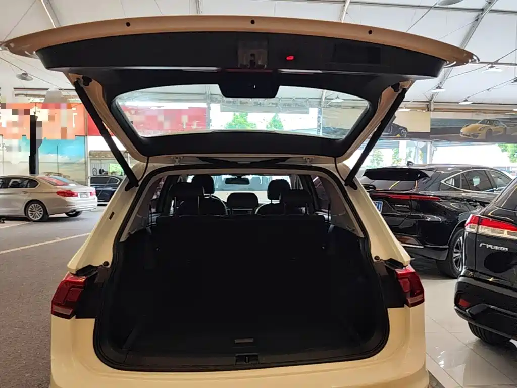 Volkswagen Tiguan L — миниатюра 19