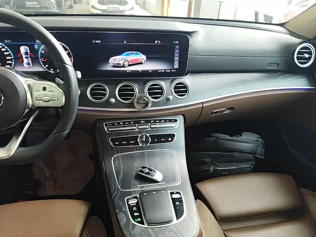 Mercedes-Benz E-Class — миниатюра 13