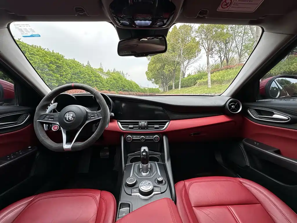 Alfa Romeo Giulia 2020 2.0T 280HP Luxury
