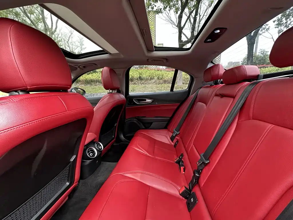 Alfa Romeo Giulia 2020 2.0T 280HP Luxury