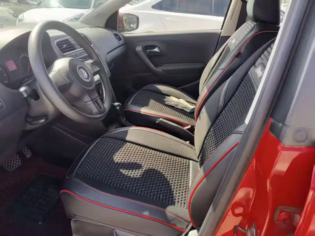 Volkswagen Polo 2011 1.6L AT