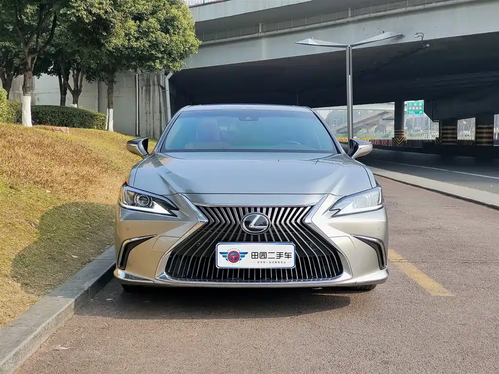 LEXUS ES