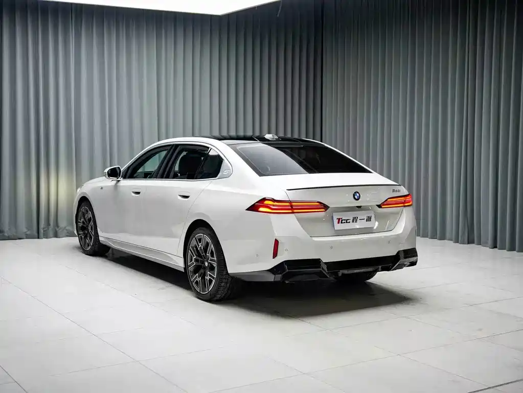 BMW 5 Series — миниатюра 10