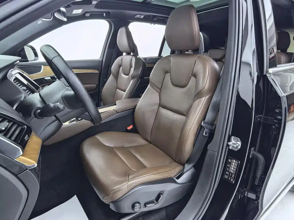 Volvo XC90 2021 B6 Luxury 7 мест