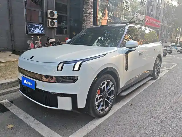 2025 Lynk & Co 900