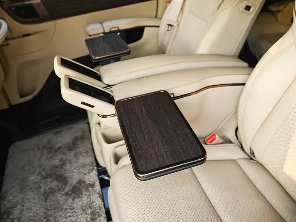 Toyota Alphard — миниатюра 18