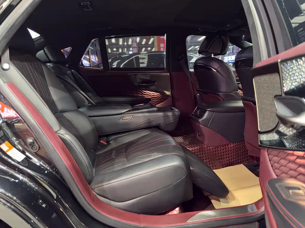 Lexus LS — миниатюра 11