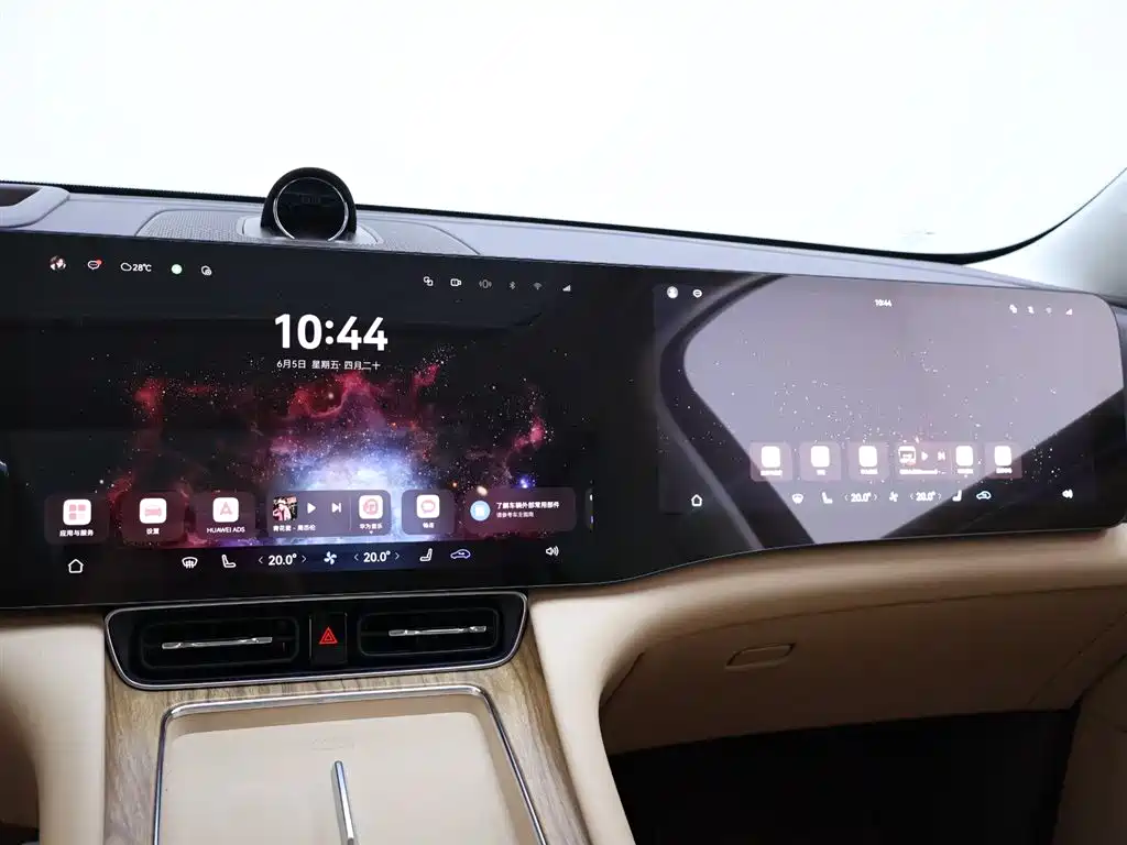 Aito M8 2025 Max+ 53.4kWh 5 мест (192 )