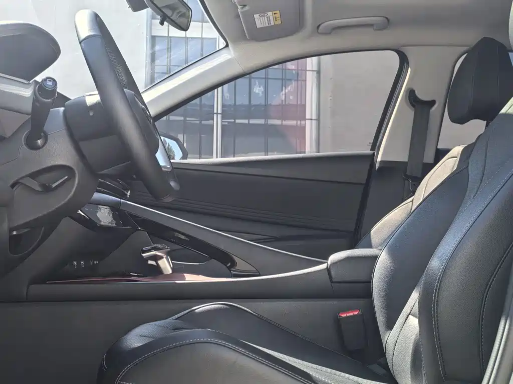 Hyundai Elantra — миниатюра 9