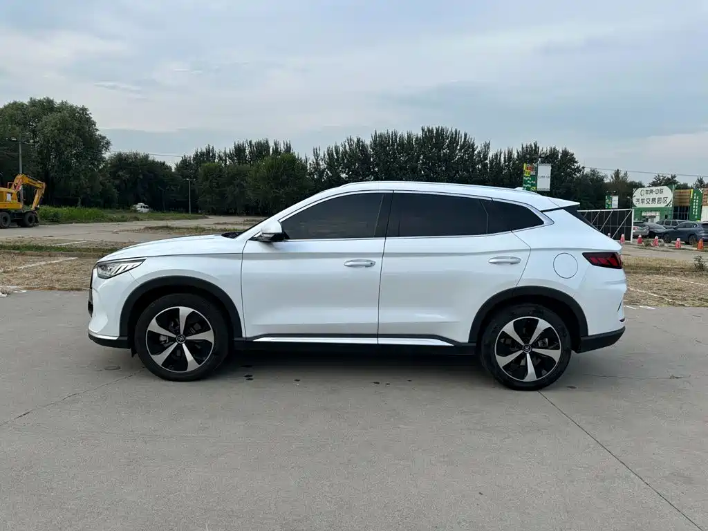 BYD PLUS New Energy — миниатюра 7