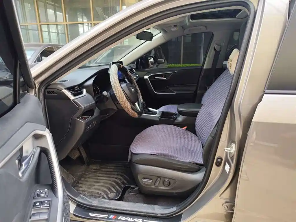 Toyota RAV4 — миниатюра 5