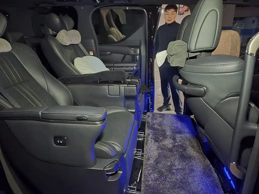 Lexus LM — миниатюра 5