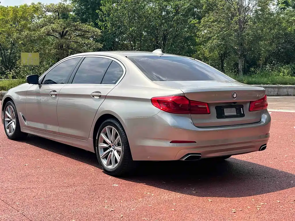 BMW 5 Series — миниатюра 4
