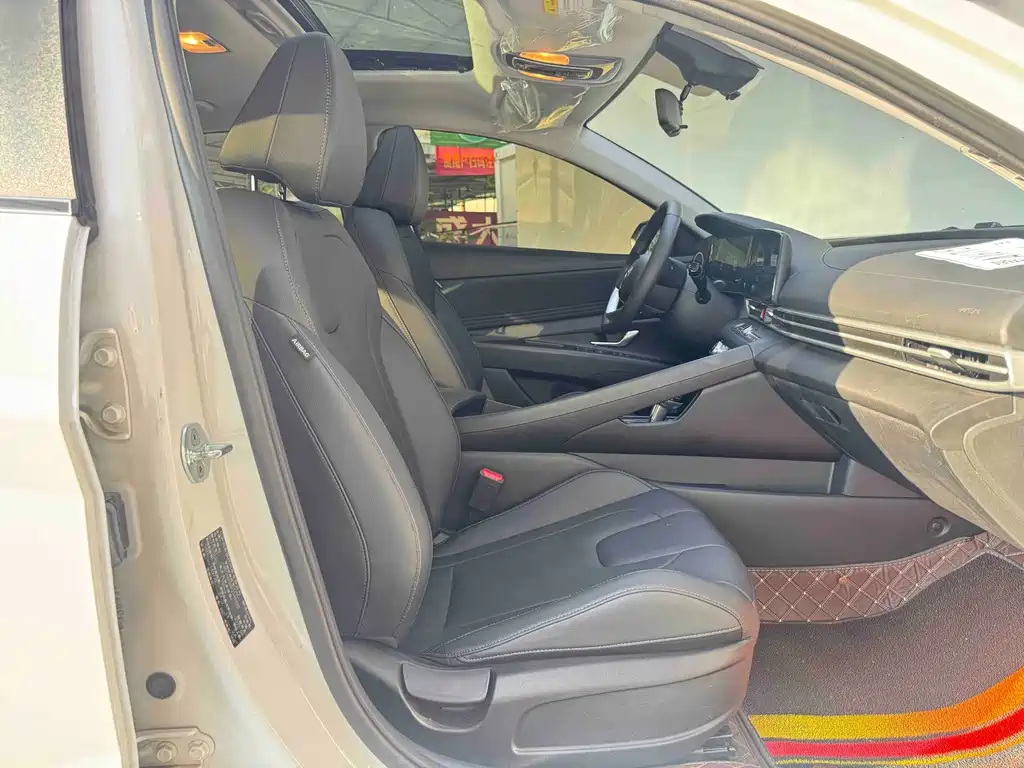 Hyundai Elantra — миниатюра 10