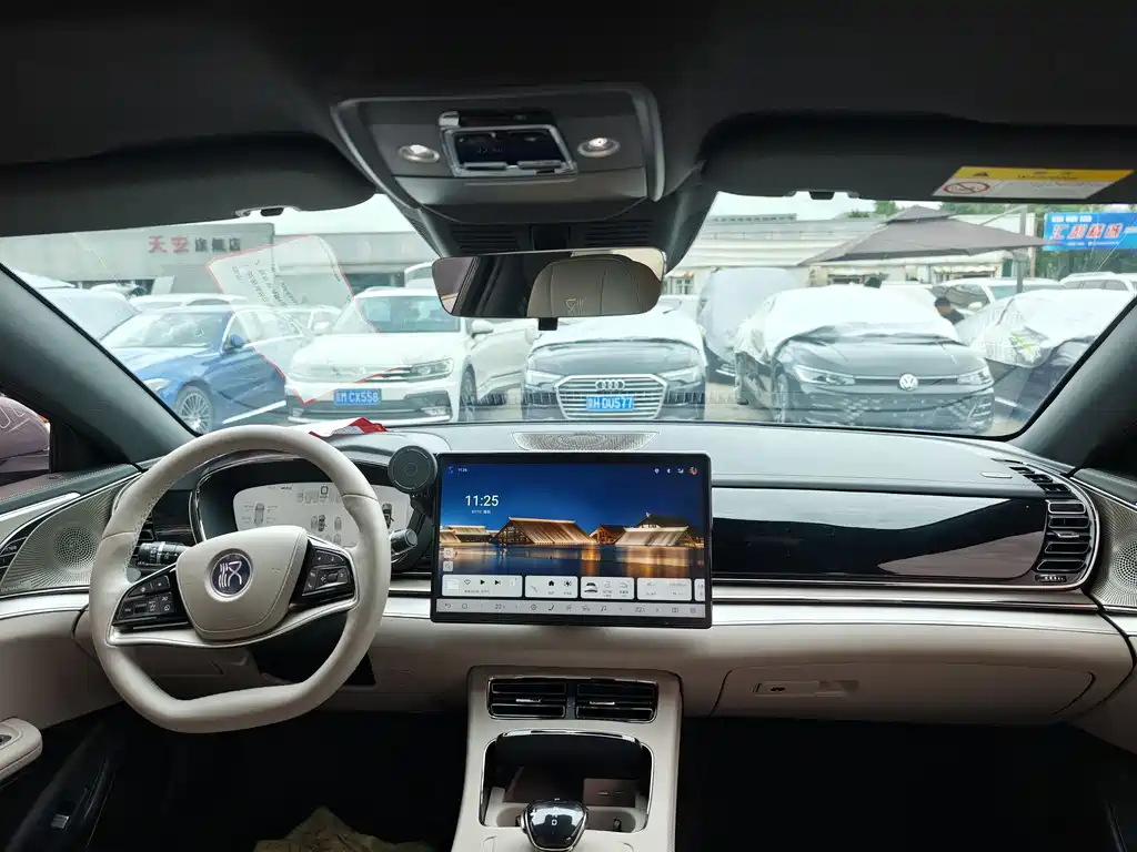 BYD Han 2025 DM-i Smart Drive 125KM Luxury
