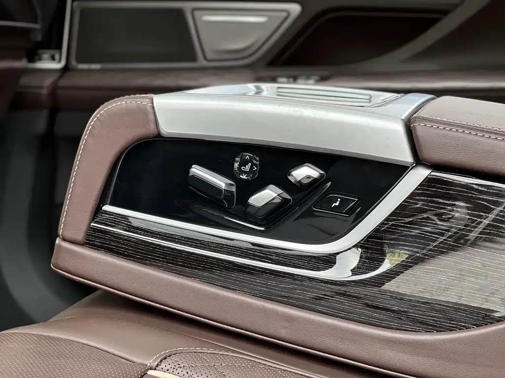 BMW 7 Series — миниатюра 16