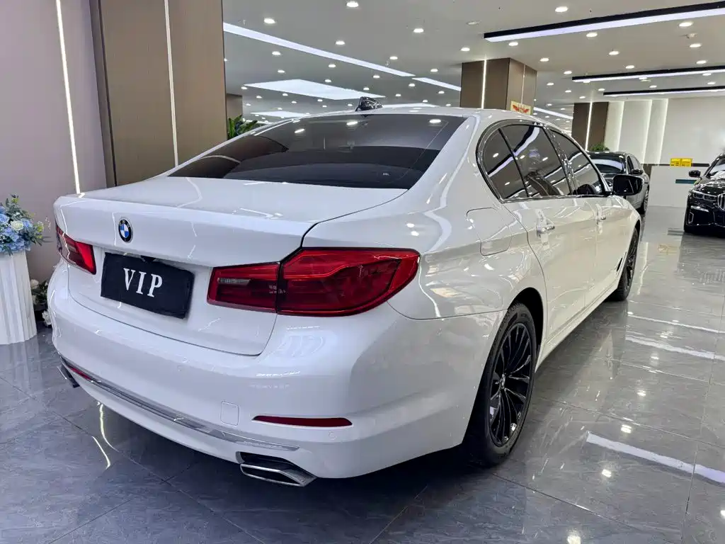 BMW 5 Series — миниатюра 9