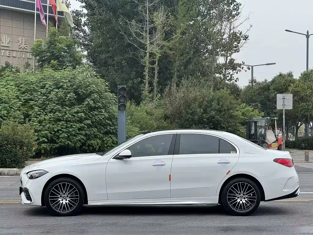 Mercedes-Benz C-Class — миниатюра 7