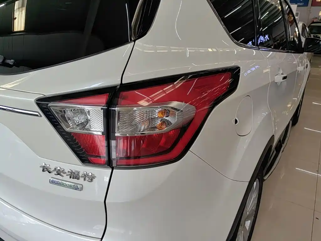 Ford Kuga — миниатюра 8