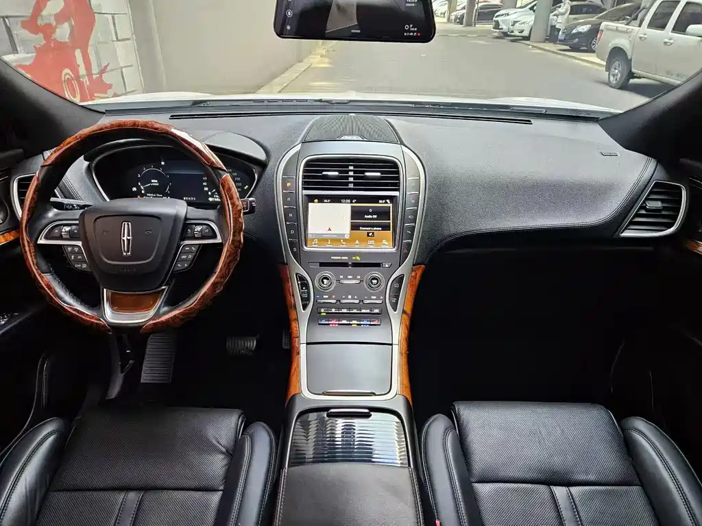 LINCOLN NAVIGATOR (IMPORT)