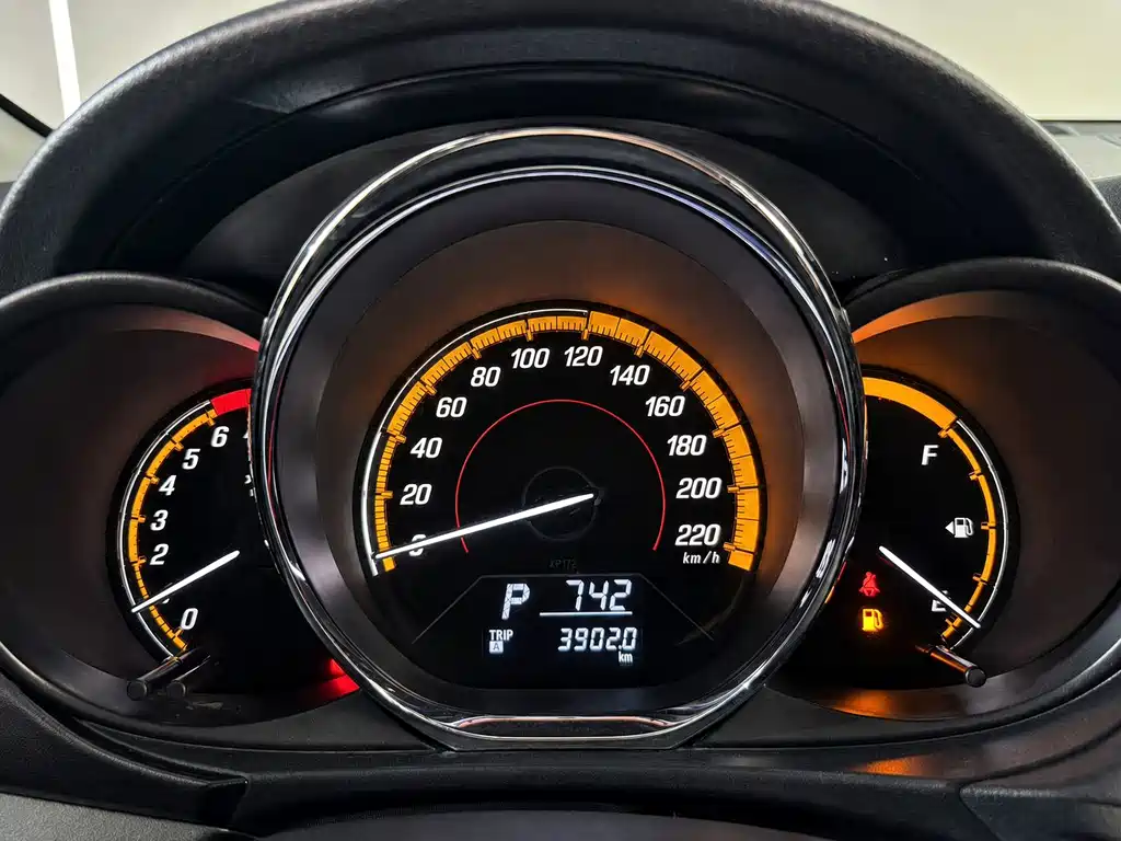 Toyota Yaris L — миниатюра 18