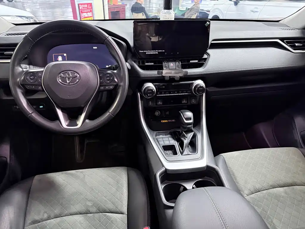 Toyota RAV4 — миниатюра 13