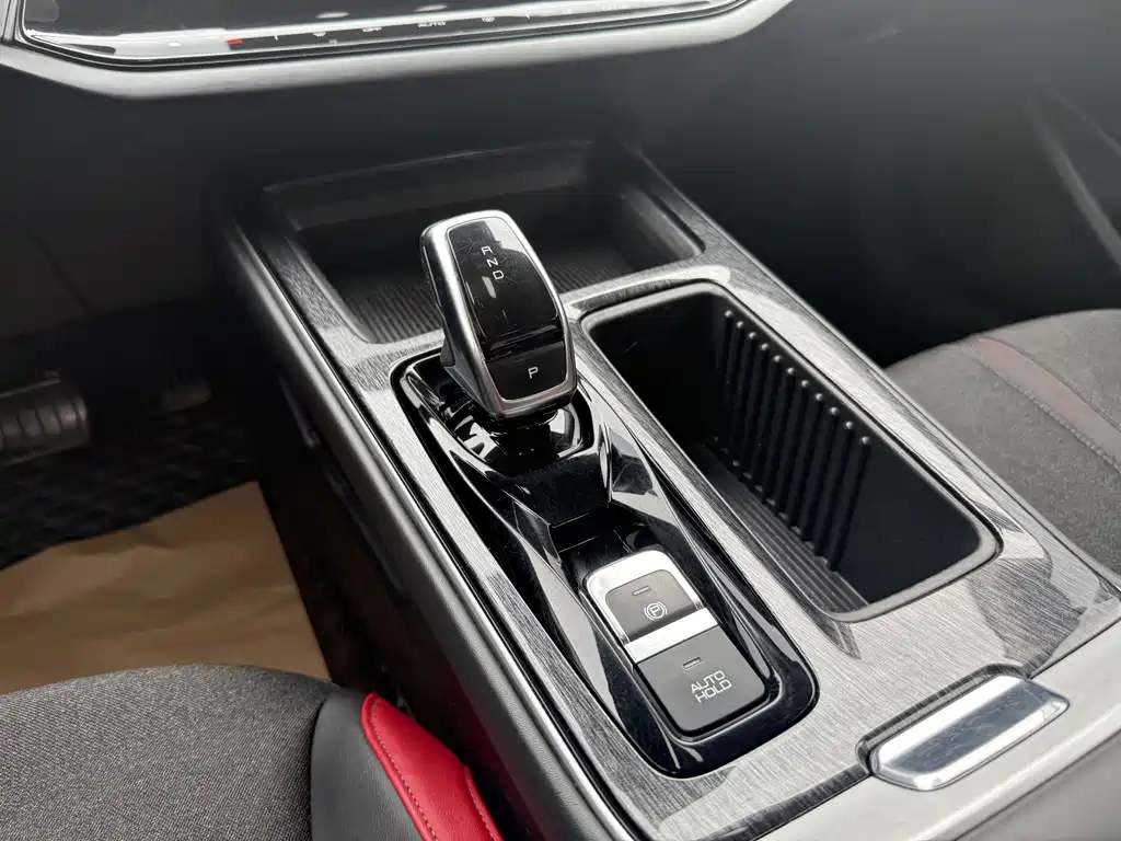 DONGFENG YI HYUN MAX