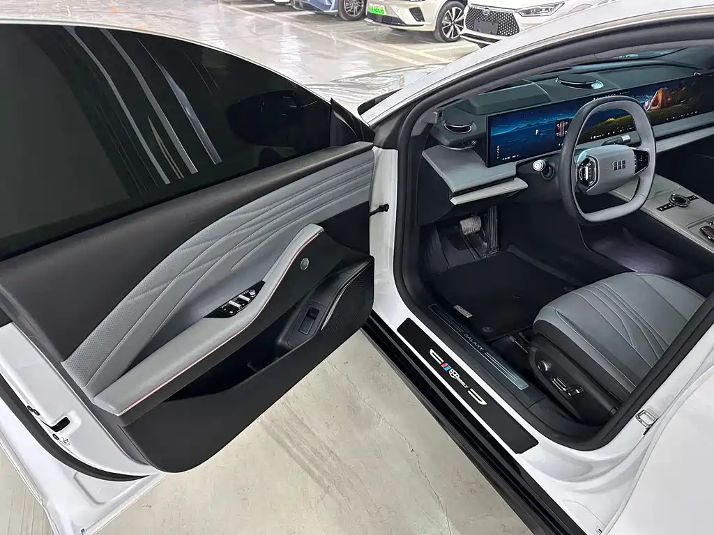 GEELY GALAXY GALAXY E8