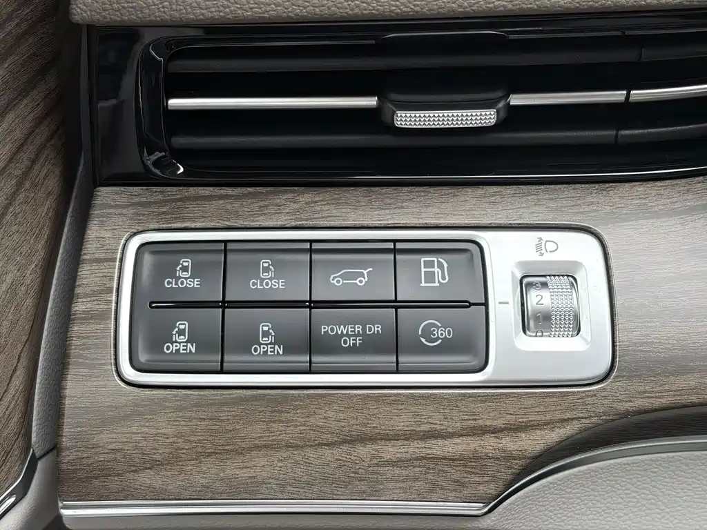 Roewe iMAX8 New Energy — миниатюра 28