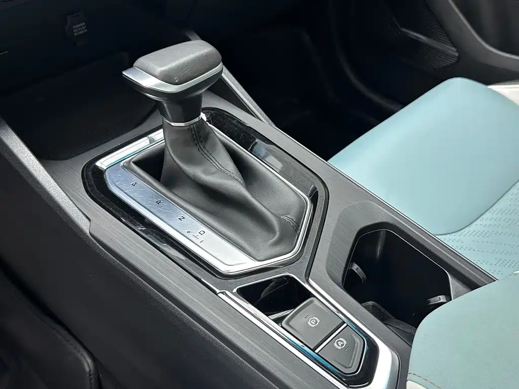 Geely Emgrand S - фото 8