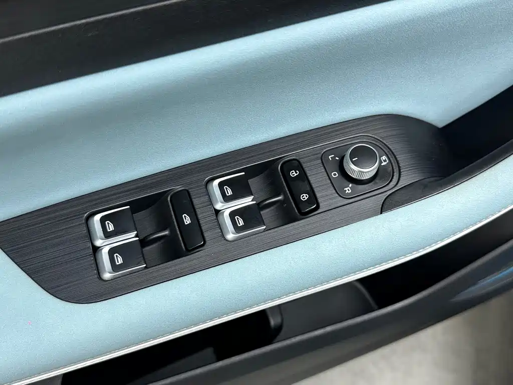 Geely Emgrand S - фото 10